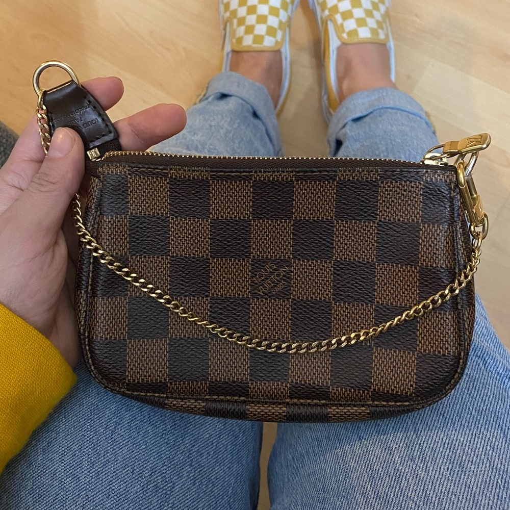 Luis Vuitton mini damier ebene pochette